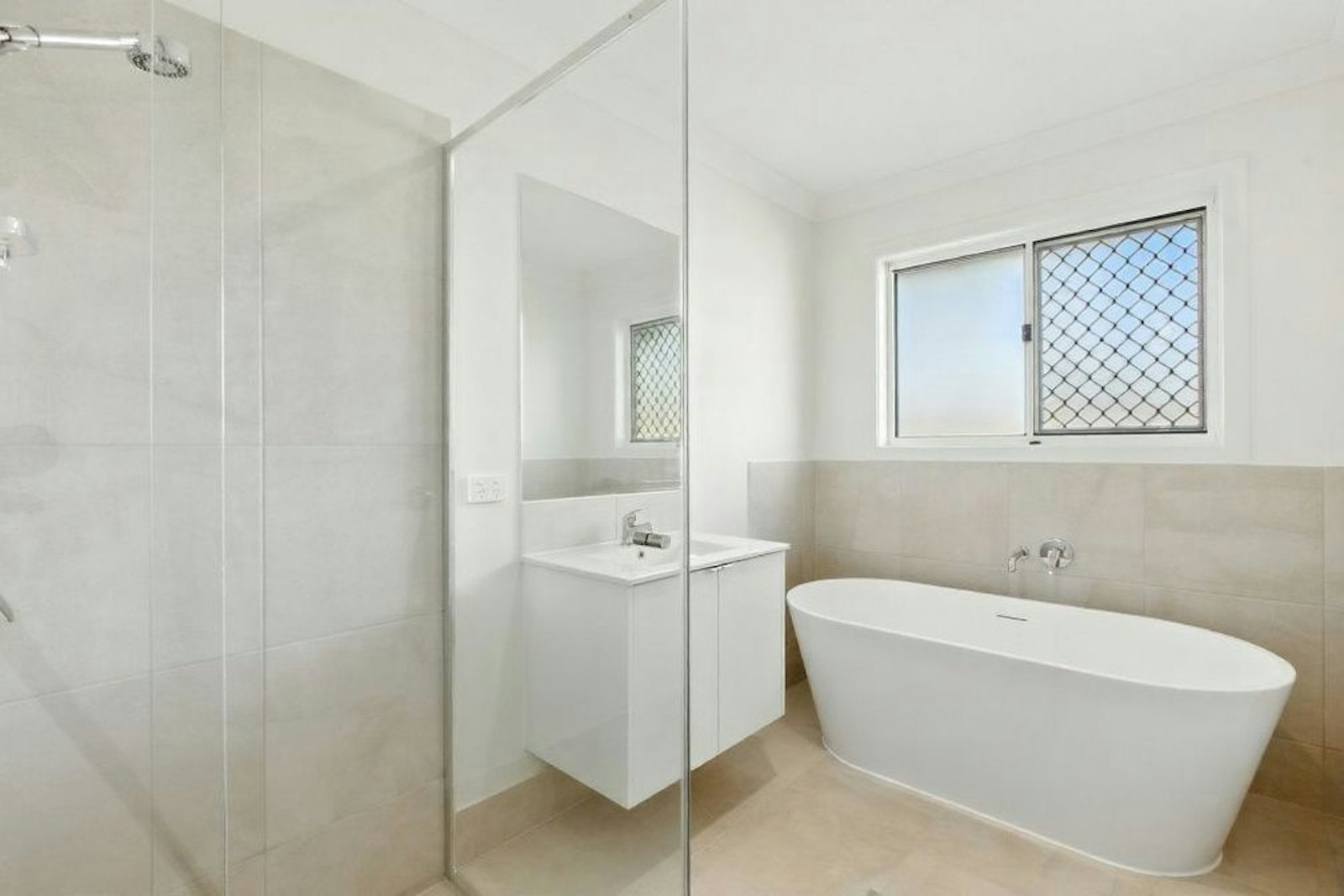 31 Dolphin Waters Estate BURRUM HEADS, QLD 4659-2