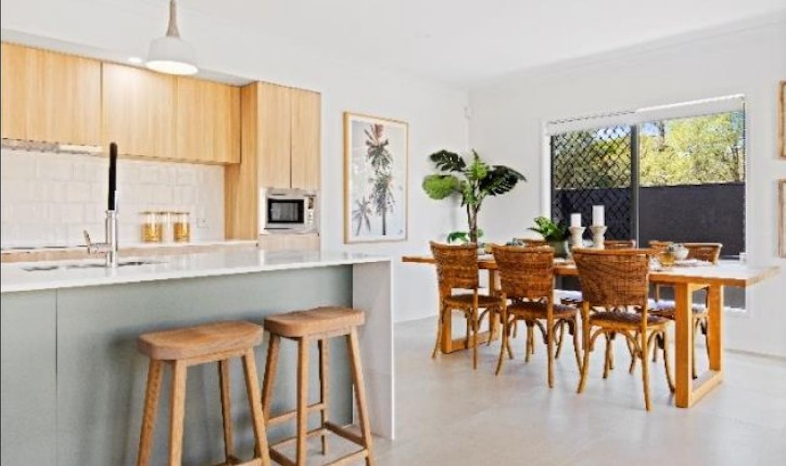 186 #21 Bunyaroo St. YARRABILBA, QLD 4207-7