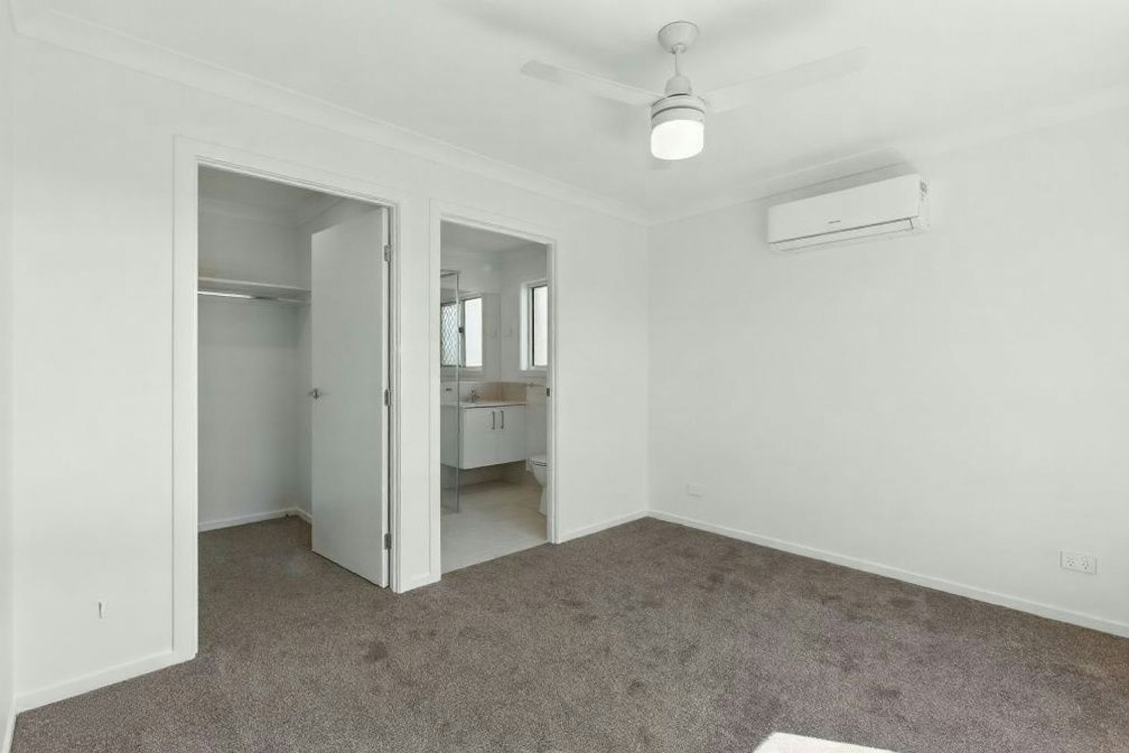 13 Dolphin Waters Estate BURRUM HEADS, QLD 4659-2