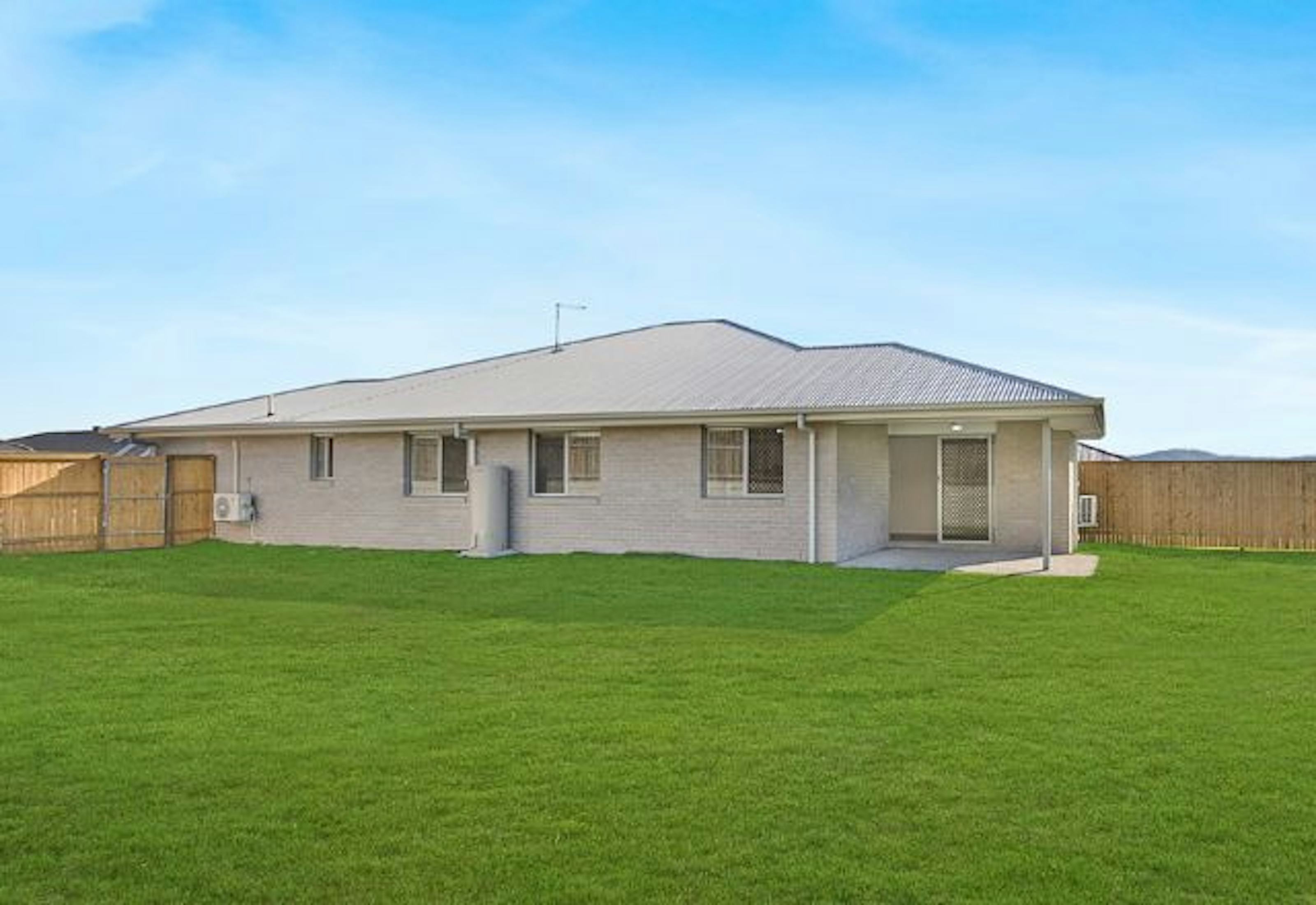 231 Wellington Circuit YARRABILBA, QLD 4207