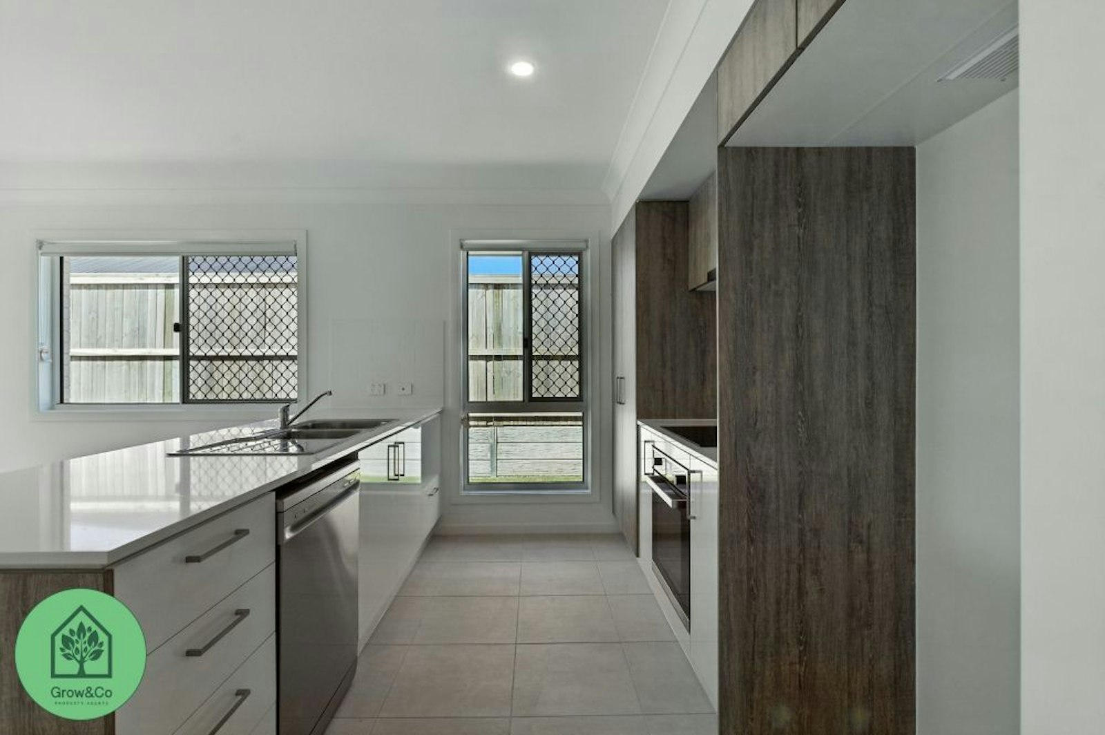 111 Oberon Crescent YARRABILBA, QLD 4207-8