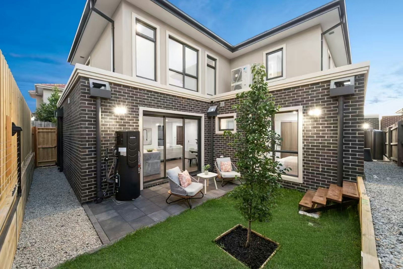 3 32 Cumming St Burwood, VIC 3125-2