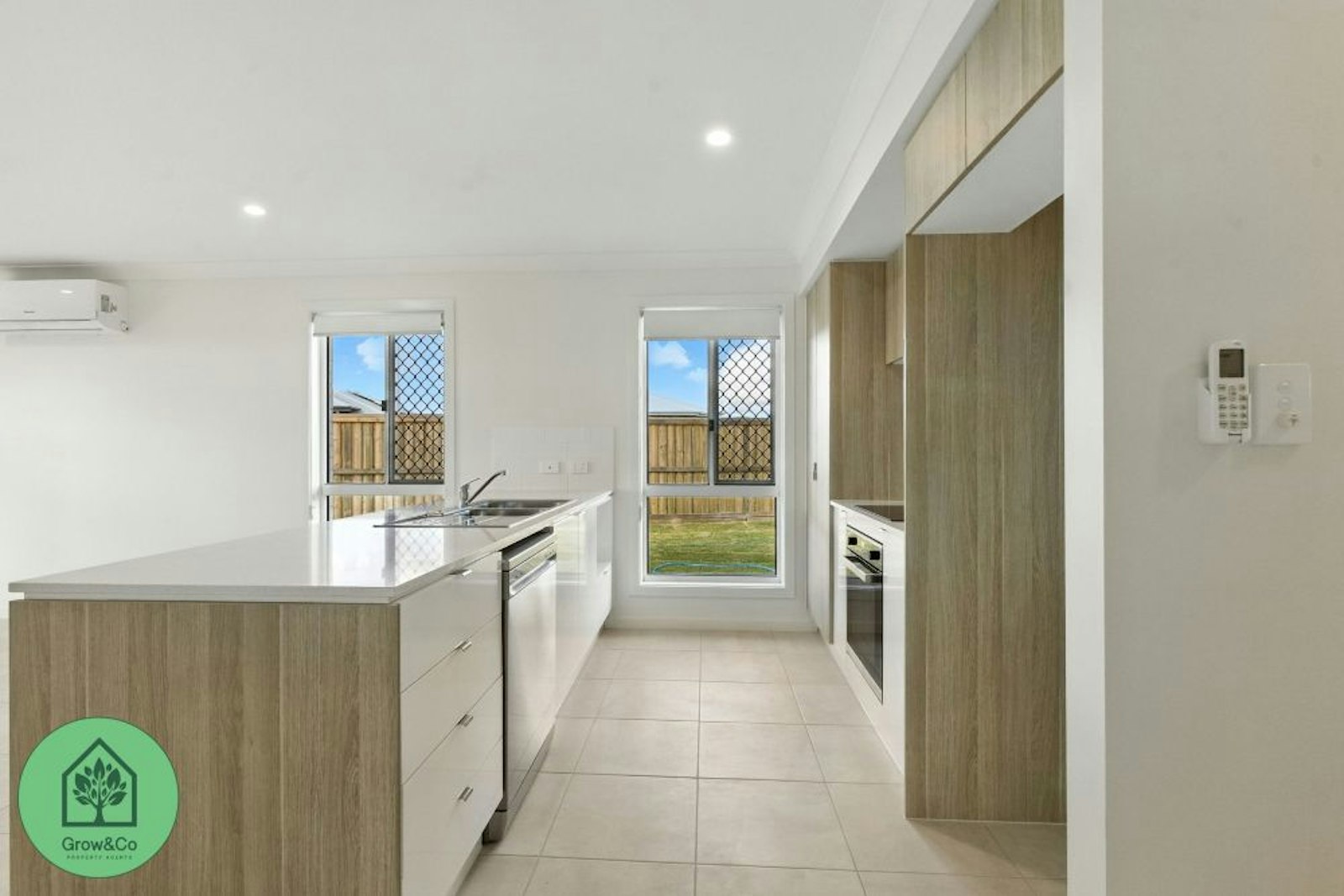 14 Dolphin Waters Estate BURRUM HEADS, QLD 4659-1