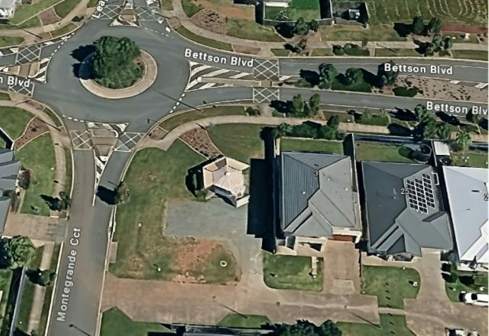 1 Montegrande Cct, Griffin Crest GRIFFIN, QLD 4503-2