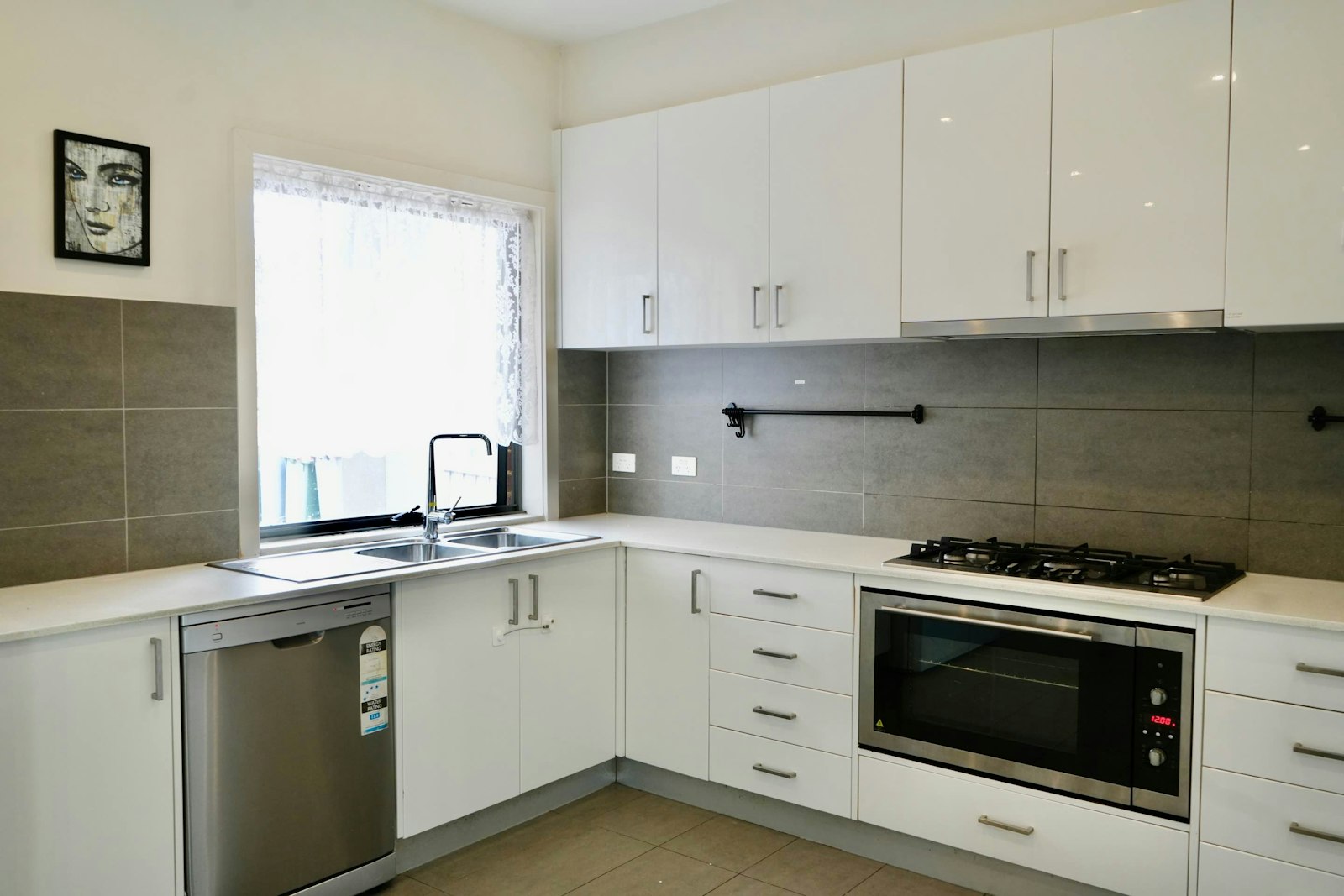 2 21 Alexander Ave Oakleigh East, VIC 3166-1