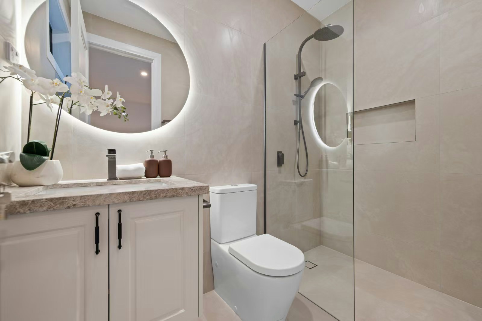 2 32 Cumming St Burwood, VIC 3125-5