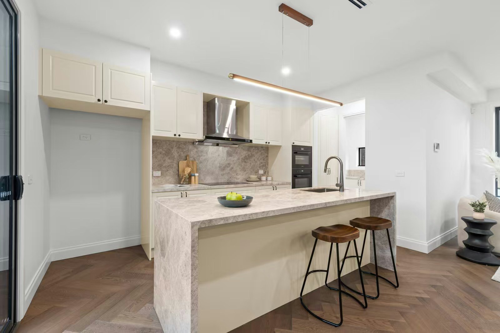 2 32 Cumming St Burwood, VIC 3125-8