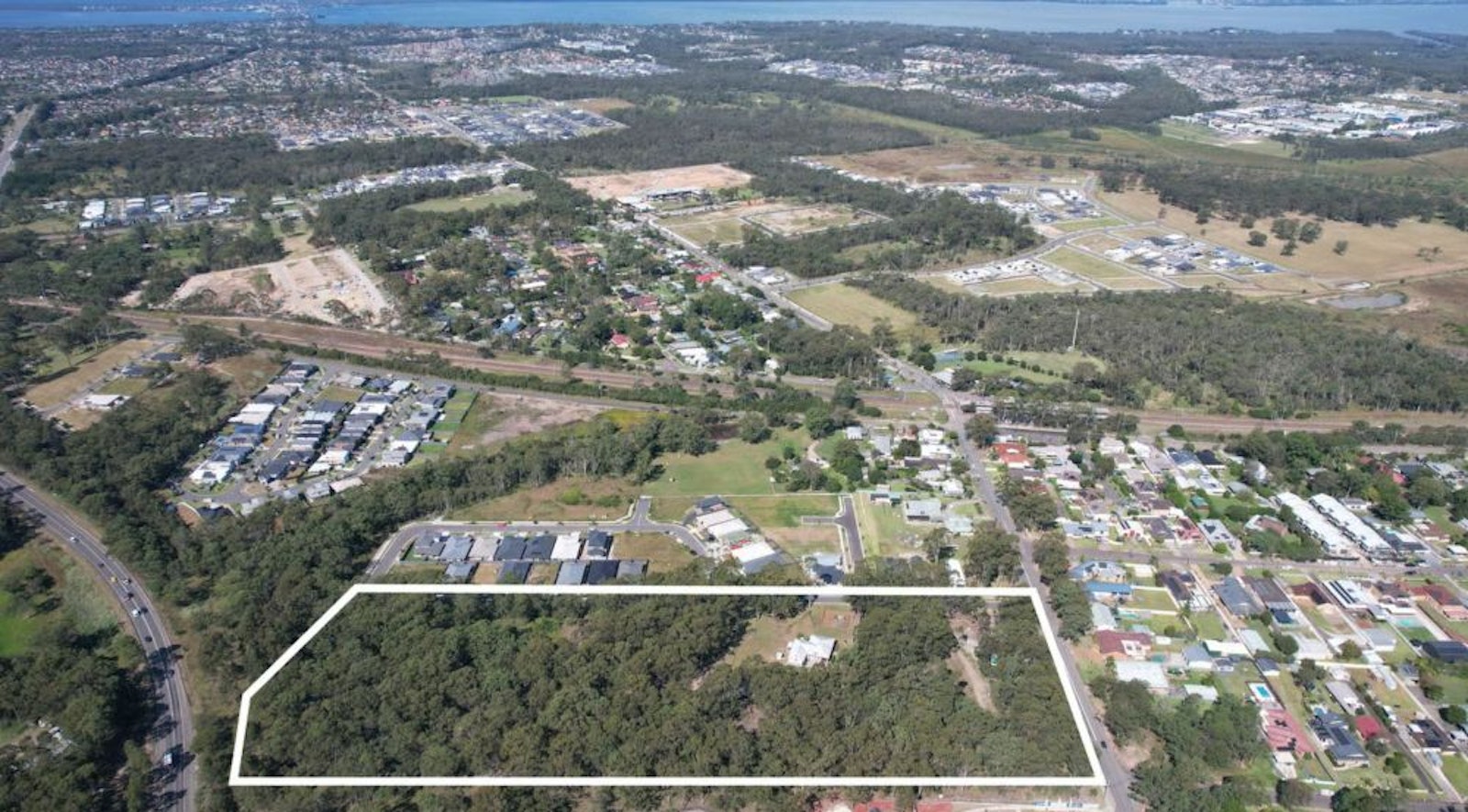 122 New Rd. WARNERVALE, NSW 2259-2