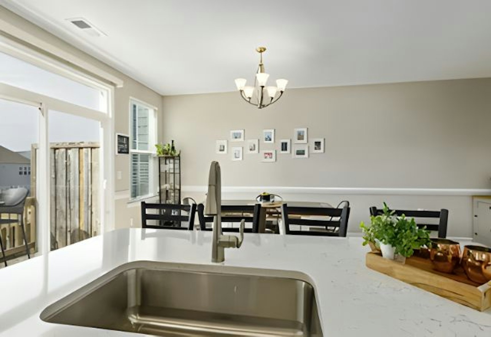 23 Charlotte Crescent THIRLMERE, NSW 2572-3