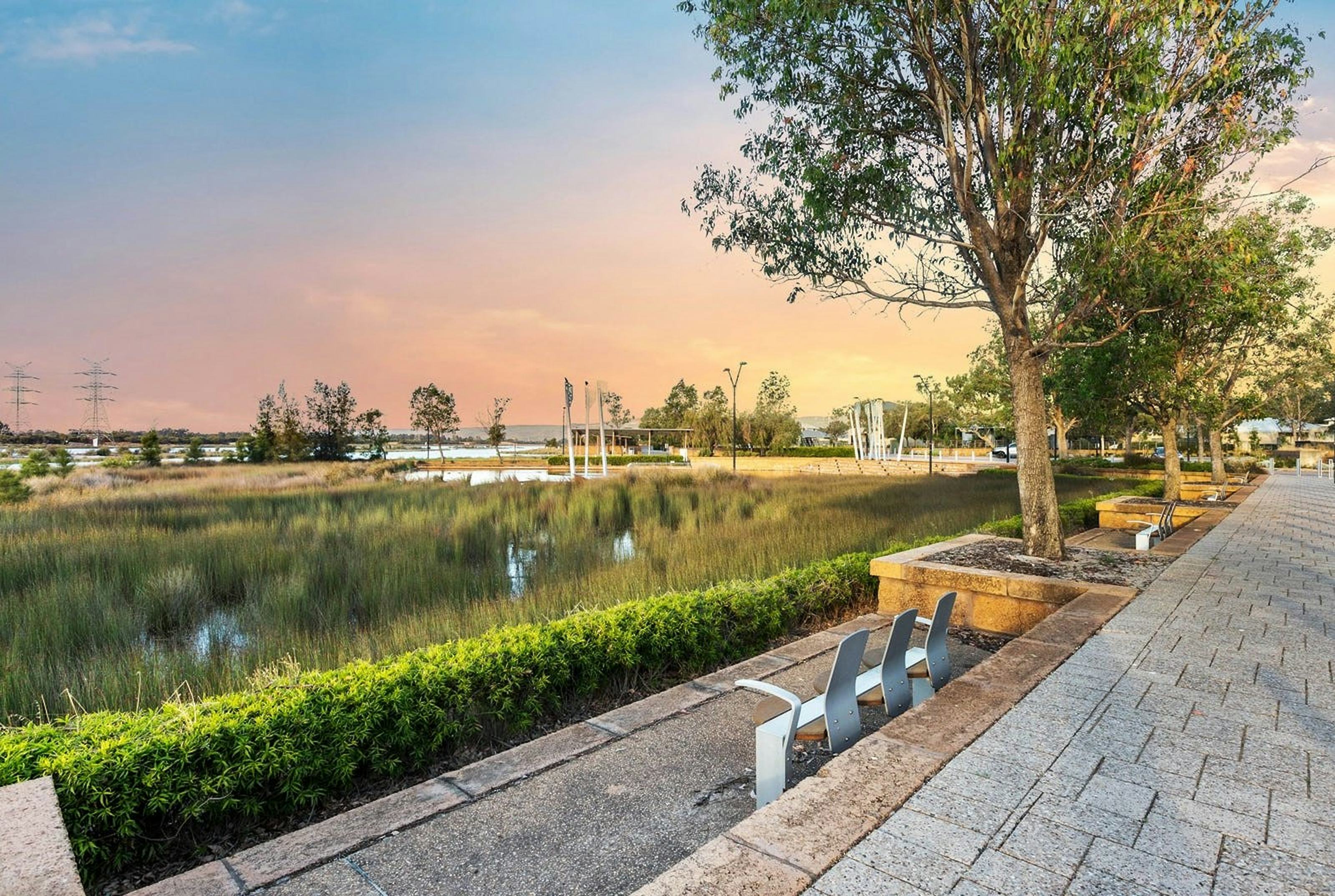 81 Pierrepoint Loop Champion Lakes, WA 6111-3