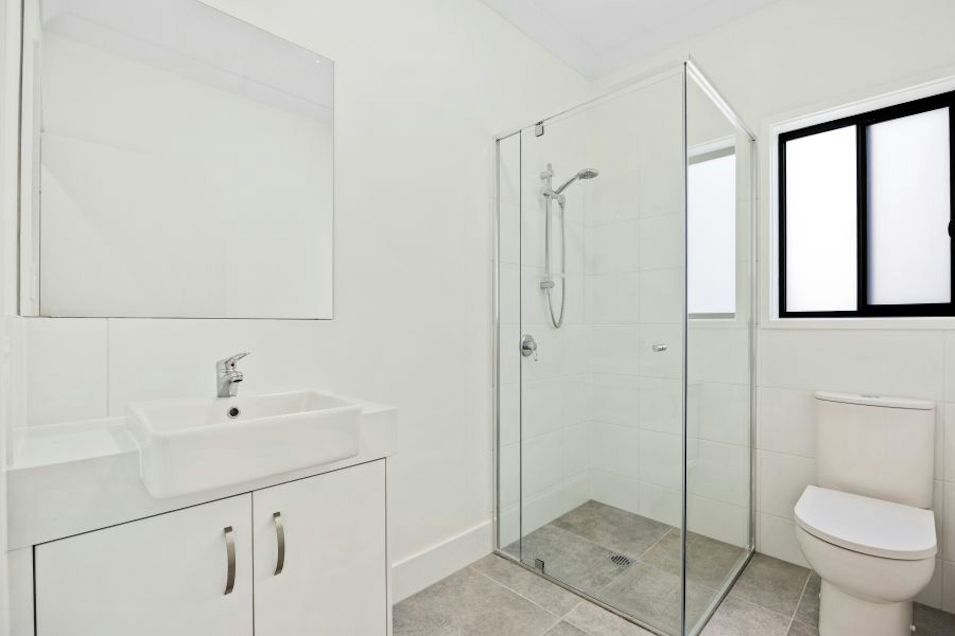 2,13-15 Rose St. YAMANTO, QLD 4305-1