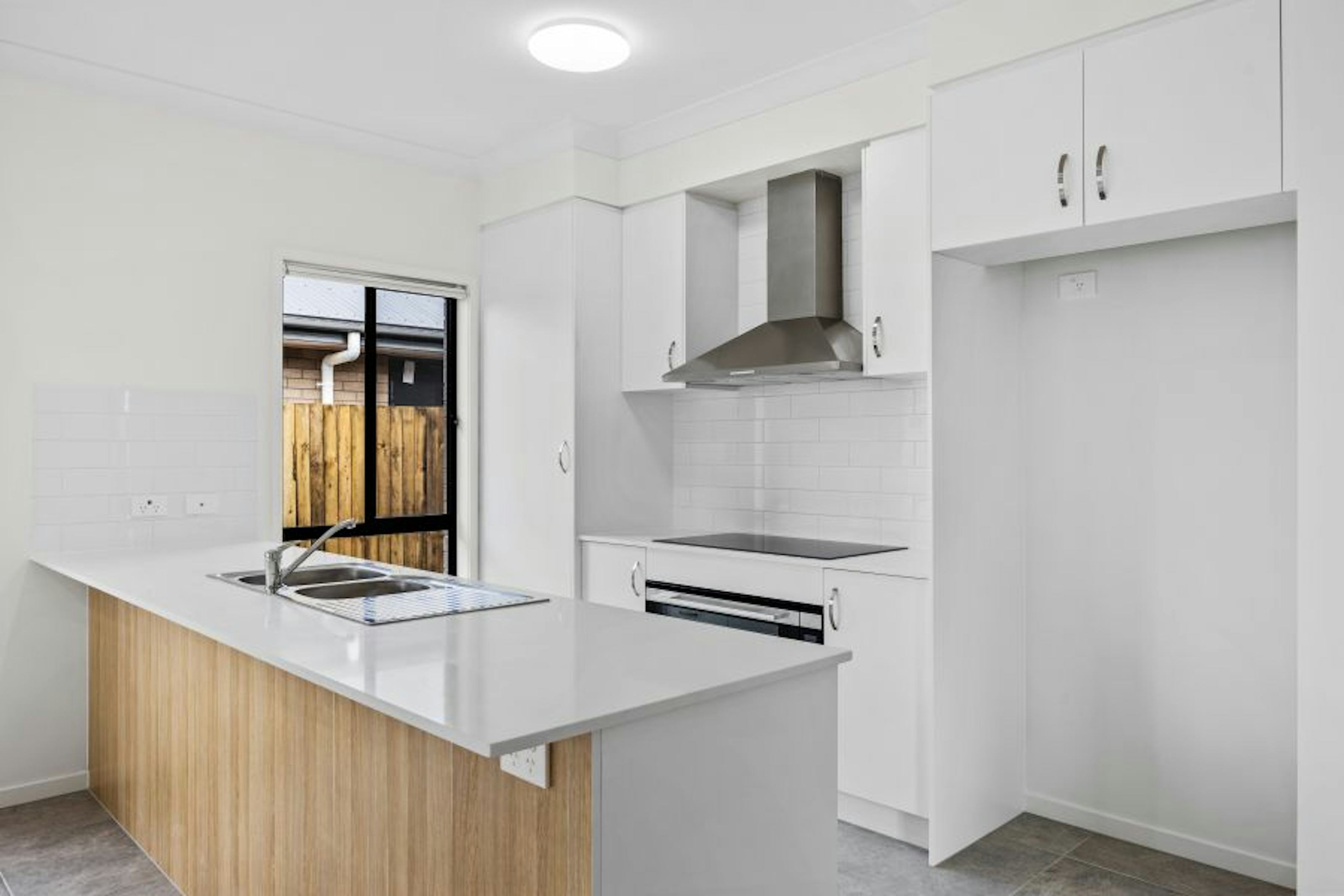 2,13-15 Rose St. YAMANTO, QLD 4305-7