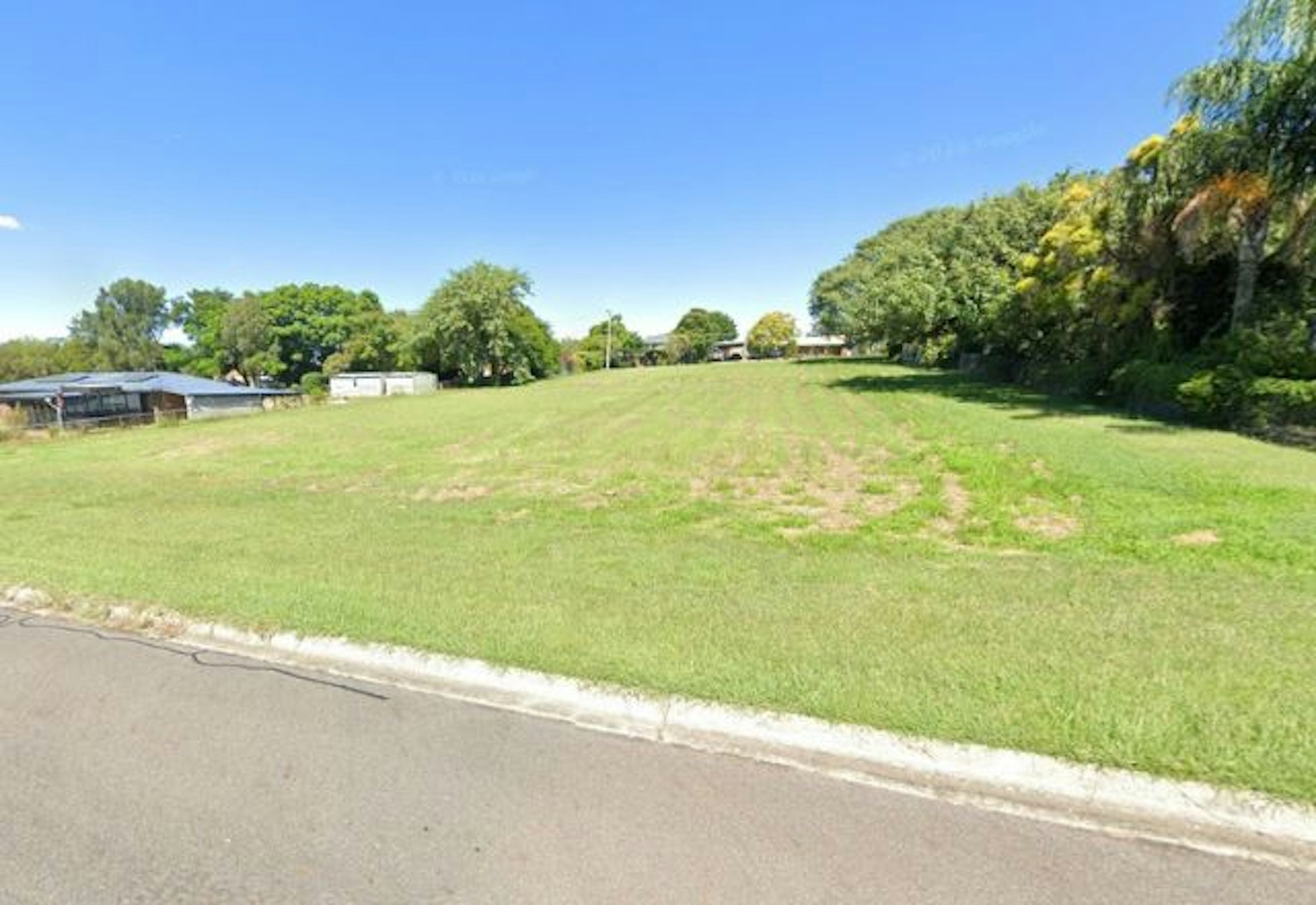 2,13-15 Rose St. YAMANTO, QLD 4305-8